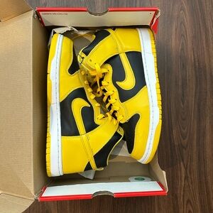 Nike Dunk High SP Iowa - Varsity Maize/White/Black (Men’s Size 10)